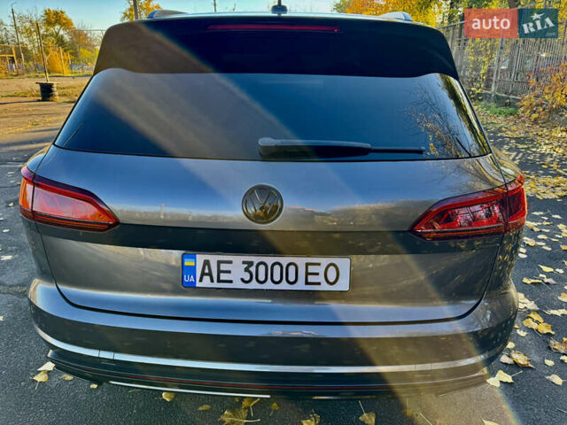 Фольксваген Туарег 2020 у Кривому Розі на Automoto.ua Сірий Фольксваген Туарег, об'ємом двигуна 3.96 л та пробігом 111 тис. км за 72000 $, фото 5 на Automoto.ua