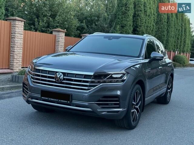 Сірий Фольксваген Туарег, об'ємом двигуна 2.97 л та пробігом 62 тис. км за 57950 $, фото 4 на Automoto.ua