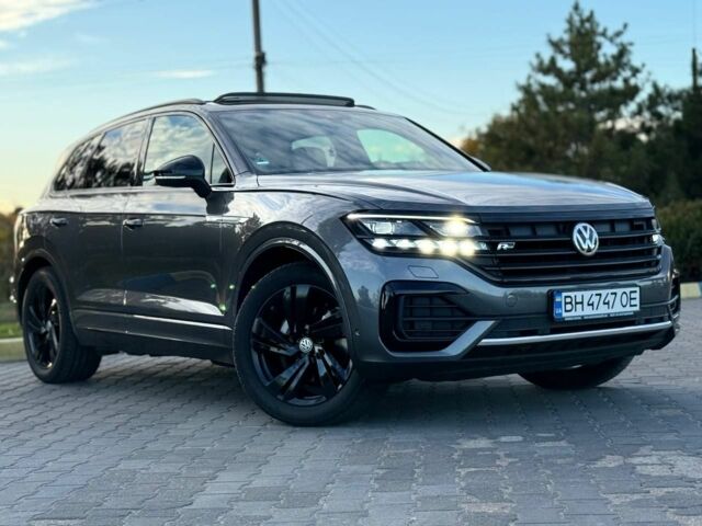 Серый Фольксваген Туарег, объемом двигателя 3 л и пробегом 210 тыс. км за 1402 $, фото 1 на Automoto.ua