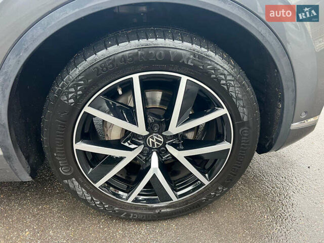 Серый Фольксваген Туарег, объемом двигателя 2.97 л и пробегом 120 тыс. км за 52500 $, фото 11 на Automoto.ua