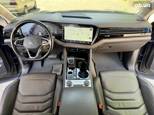 Сірий Фольксваген Туарег, об'ємом двигуна 3 л та пробігом 100 тис. км за 49500 $, фото 27 на Automoto.ua