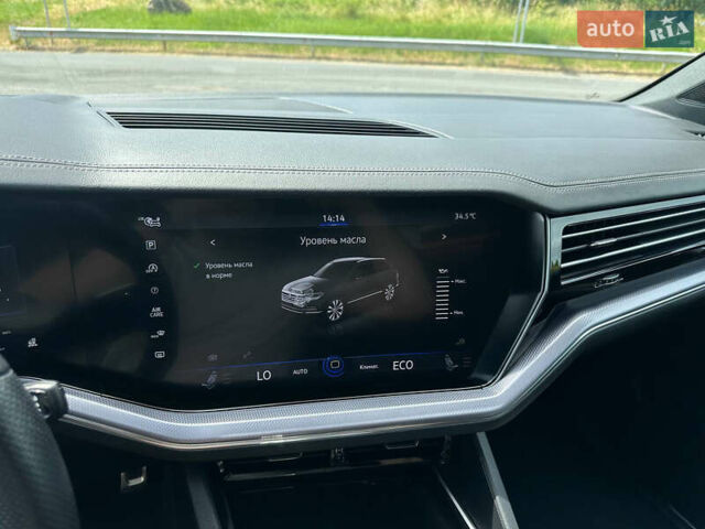 Серый Фольксваген Туарег, объемом двигателя 3 л и пробегом 160 тыс. км за 51500 $, фото 43 на Automoto.ua