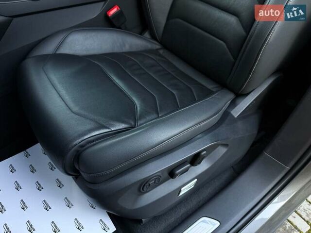 Серый Фольксваген Туарег, объемом двигателя 3 л и пробегом 135 тыс. км за 52999 $, фото 35 на Automoto.ua