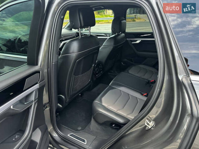 Серый Фольксваген Туарег, объемом двигателя 3 л и пробегом 160 тыс. км за 51500 $, фото 51 на Automoto.ua