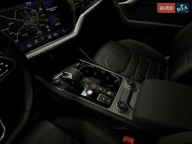 Серый Фольксваген Туарег, объемом двигателя 2.97 л и пробегом 53 тыс. км за 57000 $, фото 30 на Automoto.ua