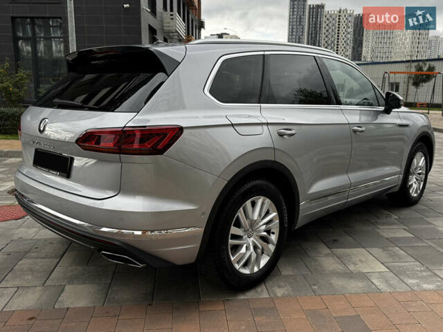 Фольксваген Туарег 2020 у Києві на Automoto.ua Сірий Фольксваген Туарег, об'ємом двигуна 3 л та пробігом 41 тис. км за 48700 $, фото 5 на Automoto.ua