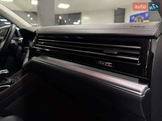 Серый Фольксваген Туарег, объемом двигателя 2.97 л и пробегом 53 тыс. км за 57000 $, фото 52 на Automoto.ua