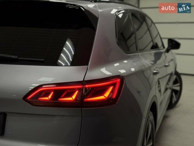 Серый Фольксваген Туарег, объемом двигателя 2.97 л и пробегом 53 тыс. км за 57000 $, фото 11 на Automoto.ua