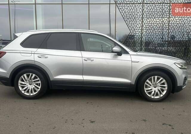 Сірий Фольксваген Туарег, об'ємом двигуна 3 л та пробігом 88 тис. км за 39726 $, фото 11 на Automoto.ua