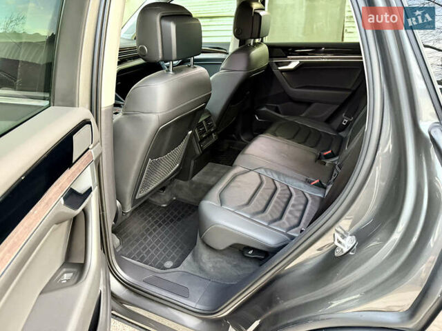 Серый Фольксваген Туарег, объемом двигателя 2.97 л и пробегом 125 тыс. км за 46800 $, фото 23 на Automoto.ua