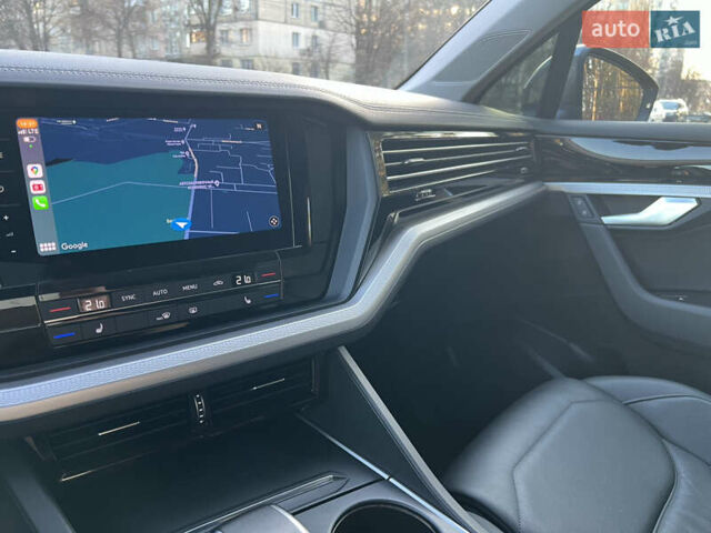 Серый Фольксваген Туарег, объемом двигателя 2.99 л и пробегом 88 тыс. км за 46800 $, фото 9 на Automoto.ua