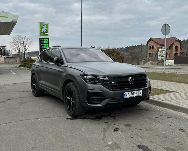 Сірий Фольксваген Туарег, об'ємом двигуна 3.96 л та пробігом 128 тис. км за 73000 $, фото 2 на Automoto.ua