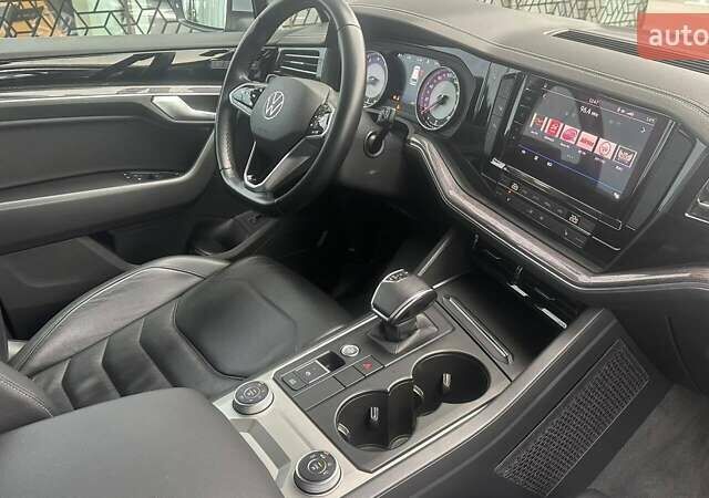 Сірий Фольксваген Туарег, об'ємом двигуна 3 л та пробігом 88 тис. км за 39726 $, фото 16 на Automoto.ua