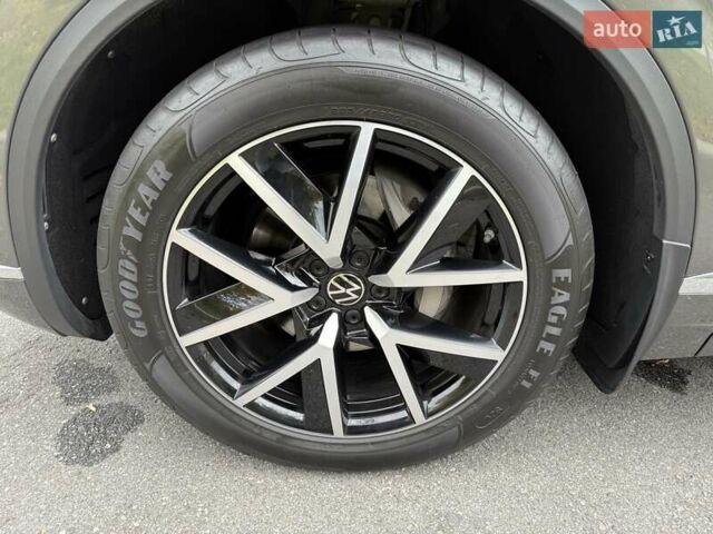 Сірий Фольксваген Туарег, об'ємом двигуна 2.97 л та пробігом 62 тис. км за 59000 $, фото 32 на Automoto.ua