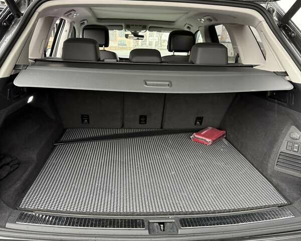 Серый Фольксваген Туарег, объемом двигателя 3.96 л и пробегом 185 тыс. км за 50100 $, фото 9 на Automoto.ua