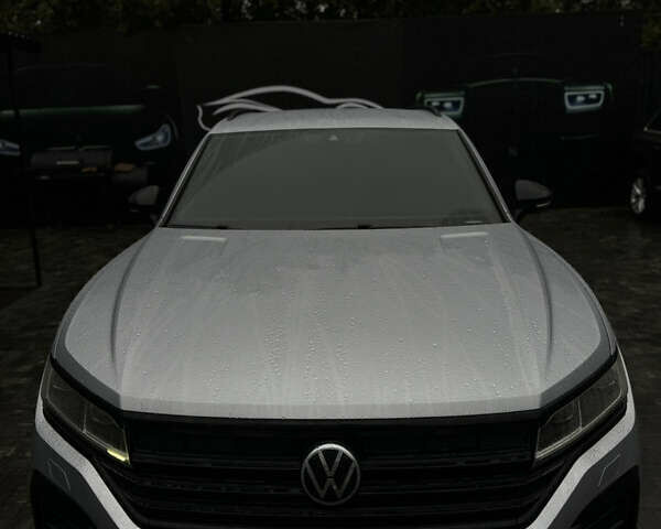 Серый Фольксваген Туарег, объемом двигателя 2.97 л и пробегом 147 тыс. км за 42999 $, фото 10 на Automoto.ua