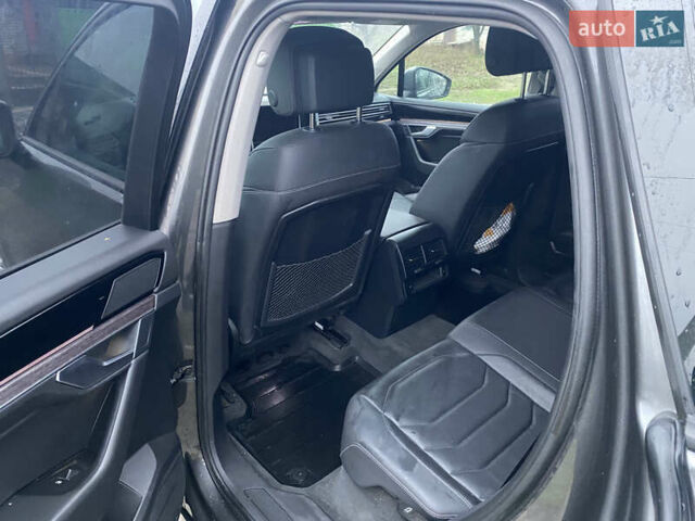 Серый Фольксваген Туарег, объемом двигателя 2.97 л и пробегом 180 тыс. км за 38000 $, фото 7 на Automoto.ua