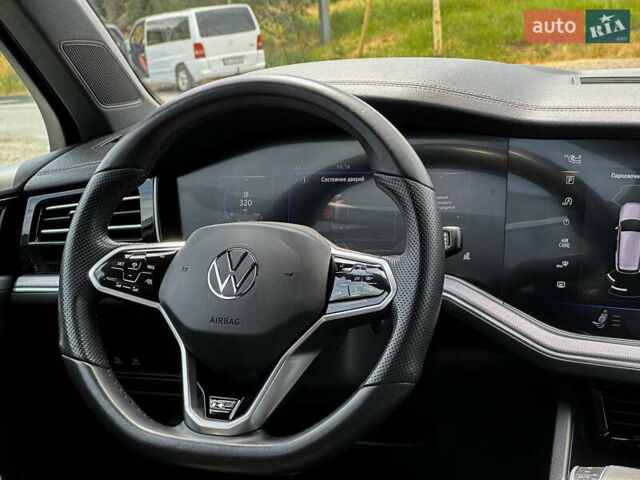 Серый Фольксваген Туарег, объемом двигателя 3 л и пробегом 160 тыс. км за 51500 $, фото 57 на Automoto.ua