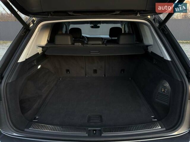 Серый Фольксваген Туарег, объемом двигателя 3 л и пробегом 135 тыс. км за 52999 $, фото 61 на Automoto.ua