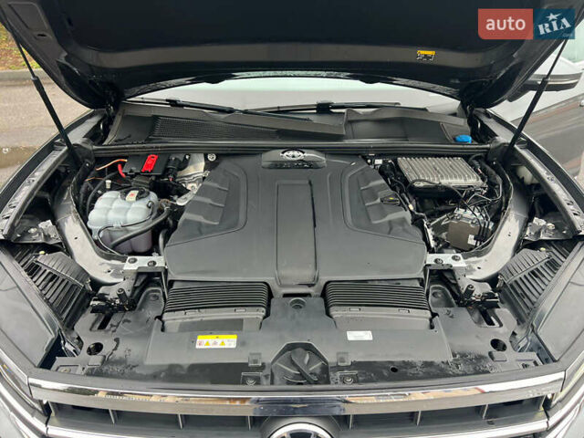 Серый Фольксваген Туарег, объемом двигателя 2.97 л и пробегом 120 тыс. км за 52500 $, фото 12 на Automoto.ua