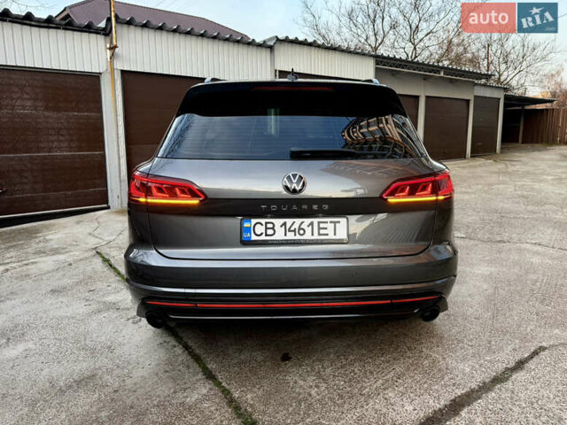 Серый Фольксваген Туарег, объемом двигателя 2.97 л и пробегом 125 тыс. км за 46800 $, фото 2 на Automoto.ua