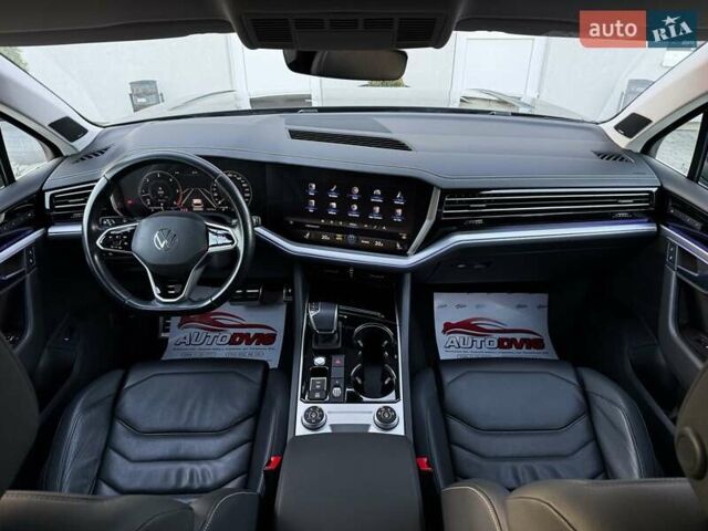 Серый Фольксваген Туарег, объемом двигателя 3 л и пробегом 135 тыс. км за 52999 $, фото 71 на Automoto.ua