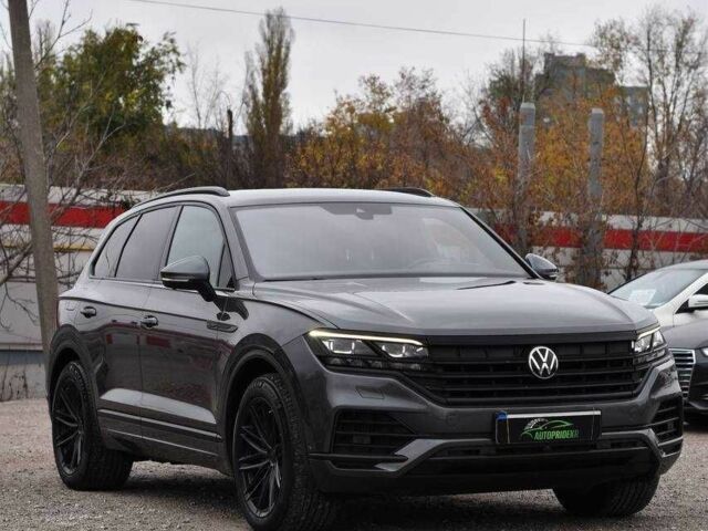 Сірий Фольксваген Туарег, об'ємом двигуна 3 л та пробігом 204 тис. км за 41999 $, фото 2 на Automoto.ua