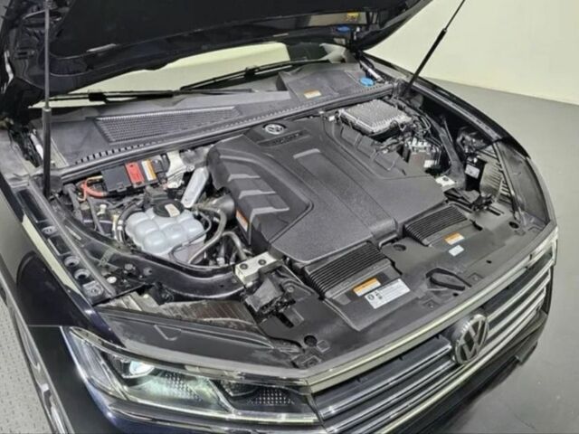 Серый Фольксваген Туарег, объемом двигателя 3 л и пробегом 88 тыс. км за 51200 $, фото 5 на Automoto.ua