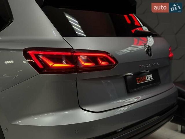 Серый Фольксваген Туарег, объемом двигателя 2.97 л и пробегом 53 тыс. км за 57000 $, фото 20 на Automoto.ua