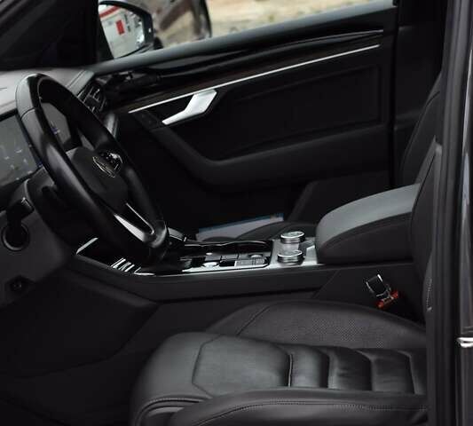 Сірий Фольксваген Туарег, об'ємом двигуна 2.99 л та пробігом 204 тис. км за 41999 $, фото 8 на Automoto.ua