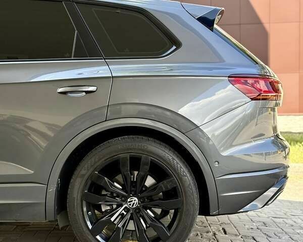 Сірий Фольксваген Туарег, об'ємом двигуна 3 л та пробігом 100 тис. км за 49500 $, фото 19 на Automoto.ua