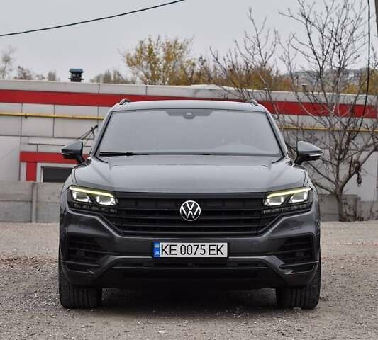 Сірий Фольксваген Туарег, об'ємом двигуна 2.99 л та пробігом 204 тис. км за 41999 $, фото 5 на Automoto.ua