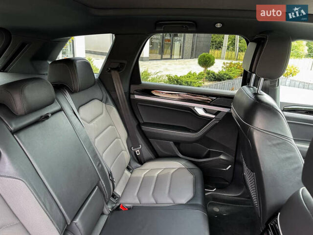 Серый Фольксваген Туарег, объемом двигателя 3 л и пробегом 160 тыс. км за 51500 $, фото 64 на Automoto.ua