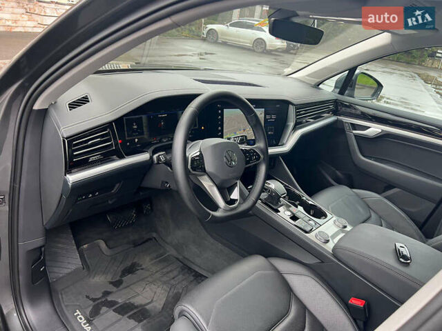 Серый Фольксваген Туарег, объемом двигателя 2.97 л и пробегом 120 тыс. км за 52500 $, фото 16 на Automoto.ua