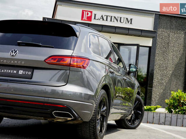 Серый Фольксваген Туарег, объемом двигателя 3 л и пробегом 160 тыс. км за 51500 $, фото 24 на Automoto.ua