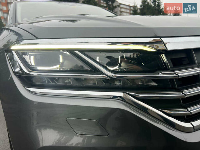 Серый Фольксваген Туарег, объемом двигателя 2.97 л и пробегом 120 тыс. км за 52500 $, фото 10 на Automoto.ua