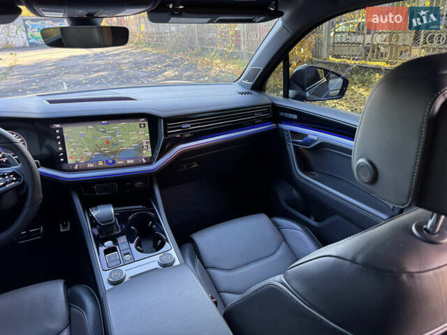 Фольксваген Туарег 2020 у Кривому Розі на Automoto.ua Сірий Фольксваген Туарег, об'ємом двигуна 3.96 л та пробігом 111 тис. км за 72000 $, фото 24 на Automoto.ua