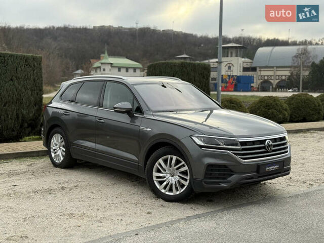 Сірий Фольксваген Туарег, об'ємом двигуна 2.97 л та пробігом 180 тис. км за 39500 $, фото 3 на Automoto.ua