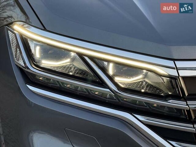 Серый Фольксваген Туарег, объемом двигателя 3 л и пробегом 135 тыс. км за 52999 $, фото 12 на Automoto.ua