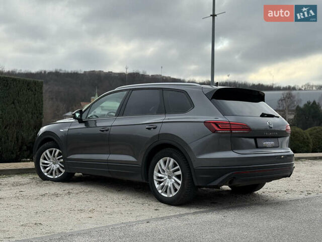 Сірий Фольксваген Туарег, об'ємом двигуна 2.97 л та пробігом 180 тис. км за 39500 $, фото 10 на Automoto.ua