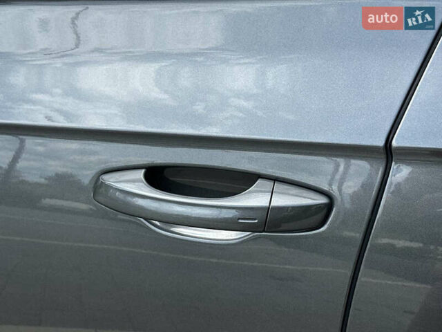 Серый Фольксваген Туарег, объемом двигателя 3 л и пробегом 160 тыс. км за 51500 $, фото 75 на Automoto.ua