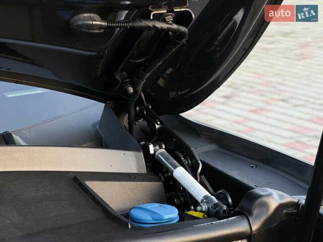 Серый Фольксваген Туарег, объемом двигателя 3 л и пробегом 135 тыс. км за 52999 $, фото 103 на Automoto.ua