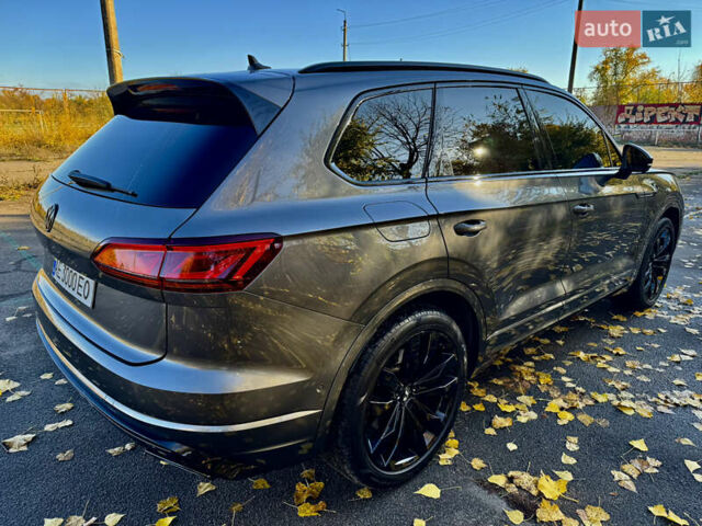 Фольксваген Туарег 2020 у Кривому Розі на Automoto.ua Сірий Фольксваген Туарег, об'ємом двигуна 3.96 л та пробігом 111 тис. км за 72000 $, фото 4 на Automoto.ua