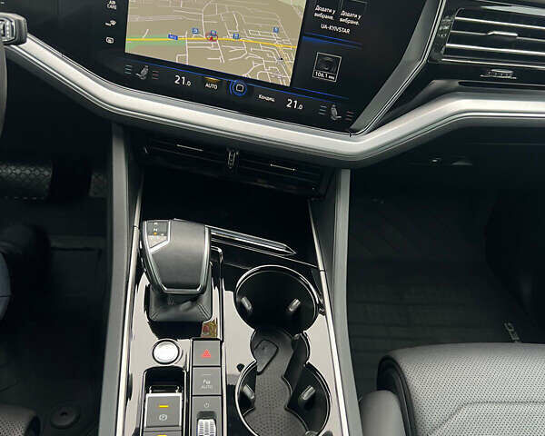 Серый Фольксваген Туарег, объемом двигателя 2.97 л и пробегом 120 тыс. км за 52500 $, фото 31 на Automoto.ua