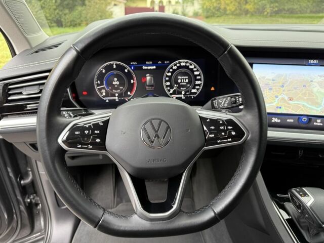 Серый Фольксваген Туарег, объемом двигателя 3 л и пробегом 62 тыс. км за 57950 $, фото 14 на Automoto.ua