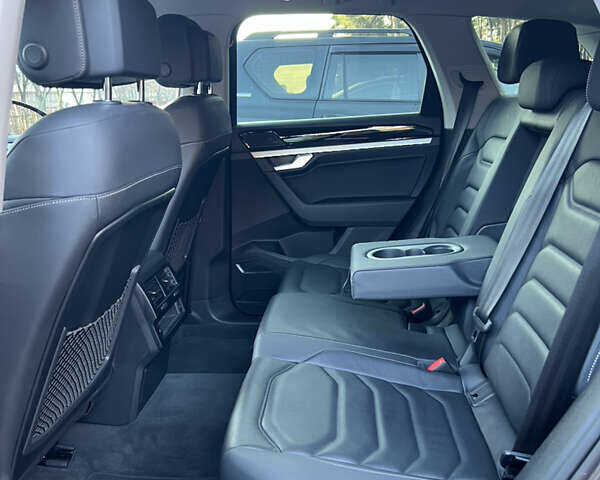 Серый Фольксваген Туарег, объемом двигателя 2.99 л и пробегом 88 тыс. км за 46800 $, фото 13 на Automoto.ua