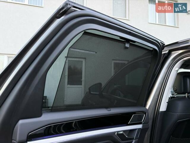 Серый Фольксваген Туарег, объемом двигателя 3 л и пробегом 135 тыс. км за 52999 $, фото 53 на Automoto.ua