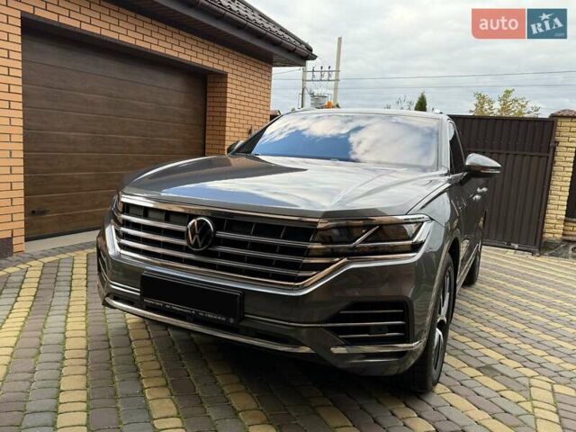 Сірий Фольксваген Туарег, об'ємом двигуна 2.97 л та пробігом 62 тис. км за 59000 $, фото 2 на Automoto.ua