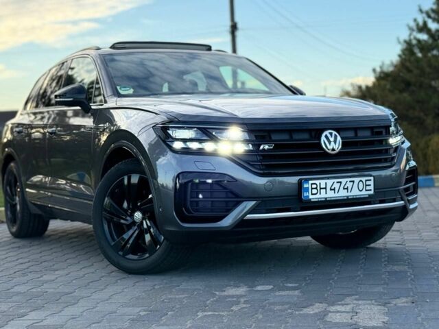 Серый Фольксваген Туарег, объемом двигателя 3 л и пробегом 210 тыс. км за 1402 $, фото 2 на Automoto.ua