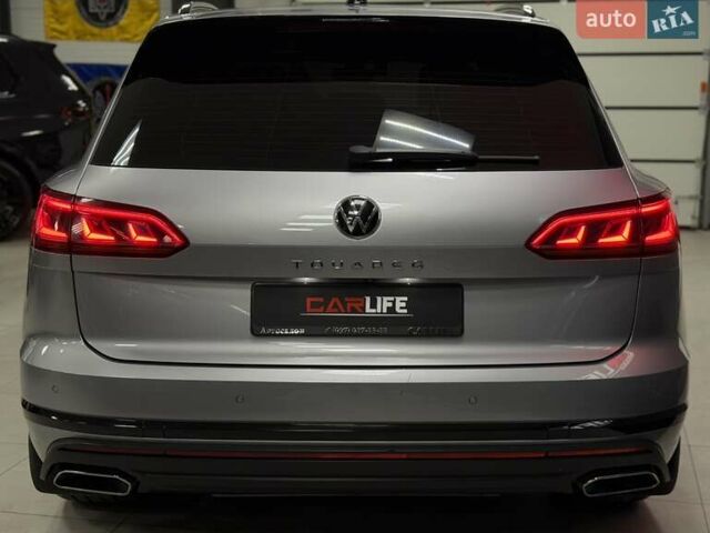 Серый Фольксваген Туарег, объемом двигателя 2.97 л и пробегом 53 тыс. км за 57000 $, фото 25 на Automoto.ua